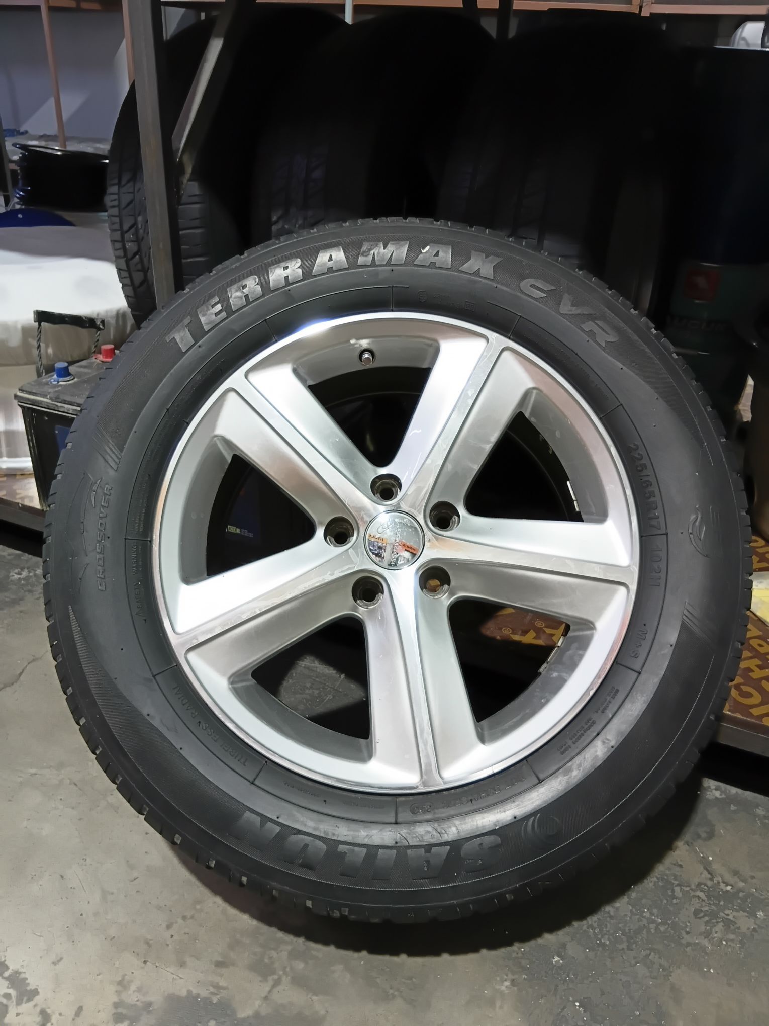 225/65/17 teker 3 000 TMT - Анев - img 1