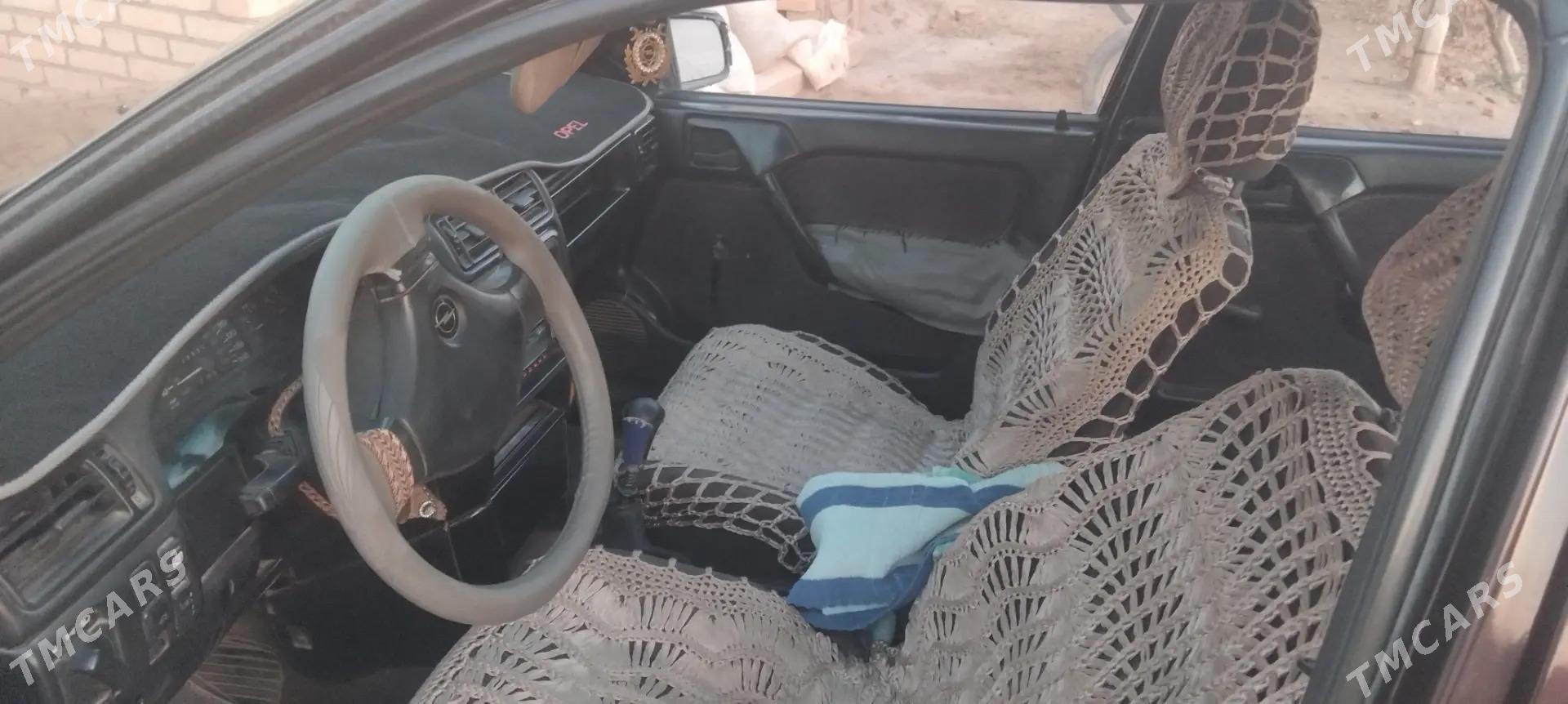 Opel Vectra 1991 - 35 000 TMT - Sakar - img 5