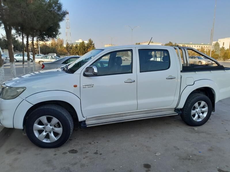 Toyota Hilux 2014 - 440 000 TMT - Туркменабат - img 7