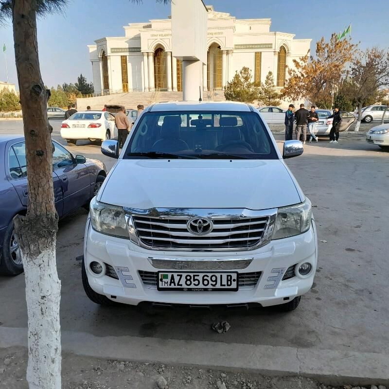 Toyota Hilux 2014 - 440 000 TMT - Туркменабат - img 1