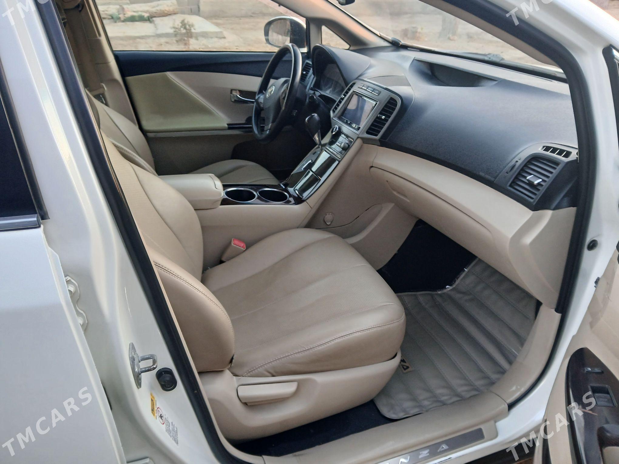 Toyota Venza 2010 - 222 000 TMT - Кёнеургенч - img 8