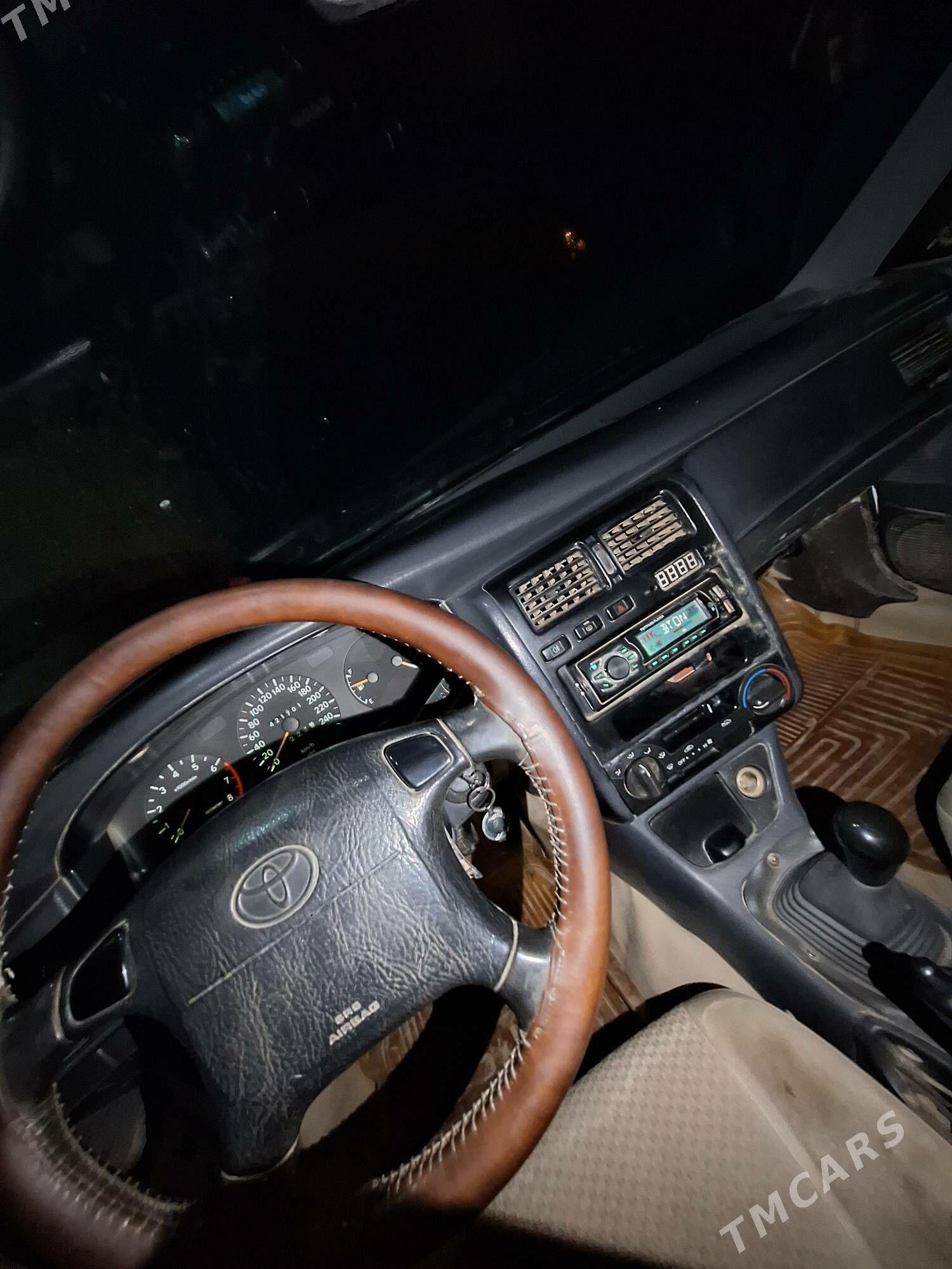 Toyota Carina 1994 - 45 000 TMT - Кёнеургенч - img 1