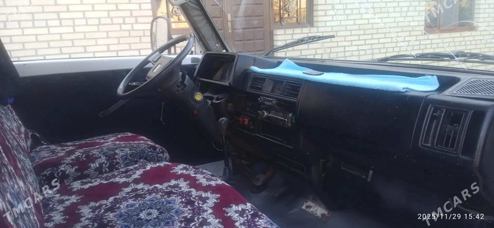 Toyota Hiace 1999 - 70 000 TMT - Mary - img 4