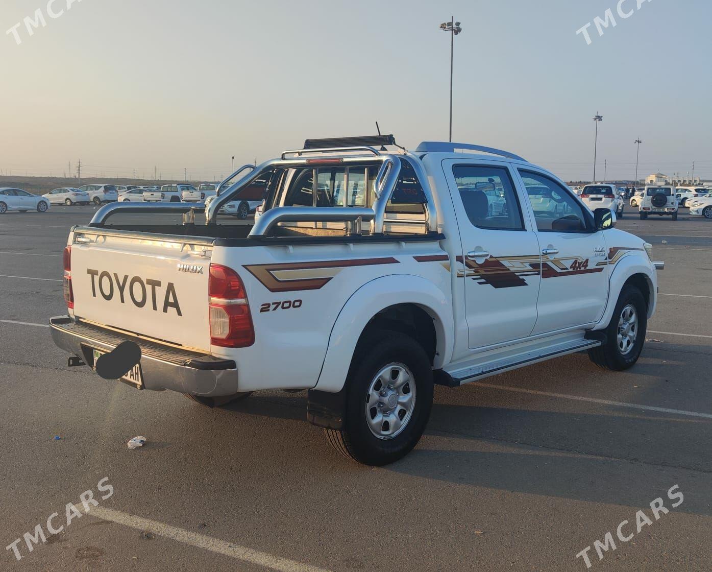 Toyota Hilux 2013 - 375 000 TMT - Aşgabat - img 4