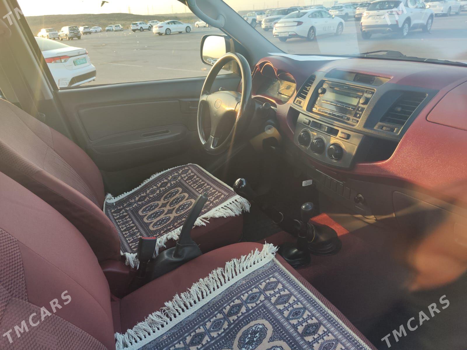 Toyota Hilux 2013 - 375 000 TMT - Aşgabat - img 5