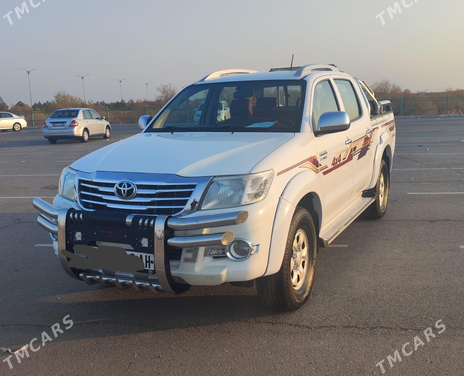Toyota Hilux 2013 - 375 000 TMT - Aşgabat - img 2