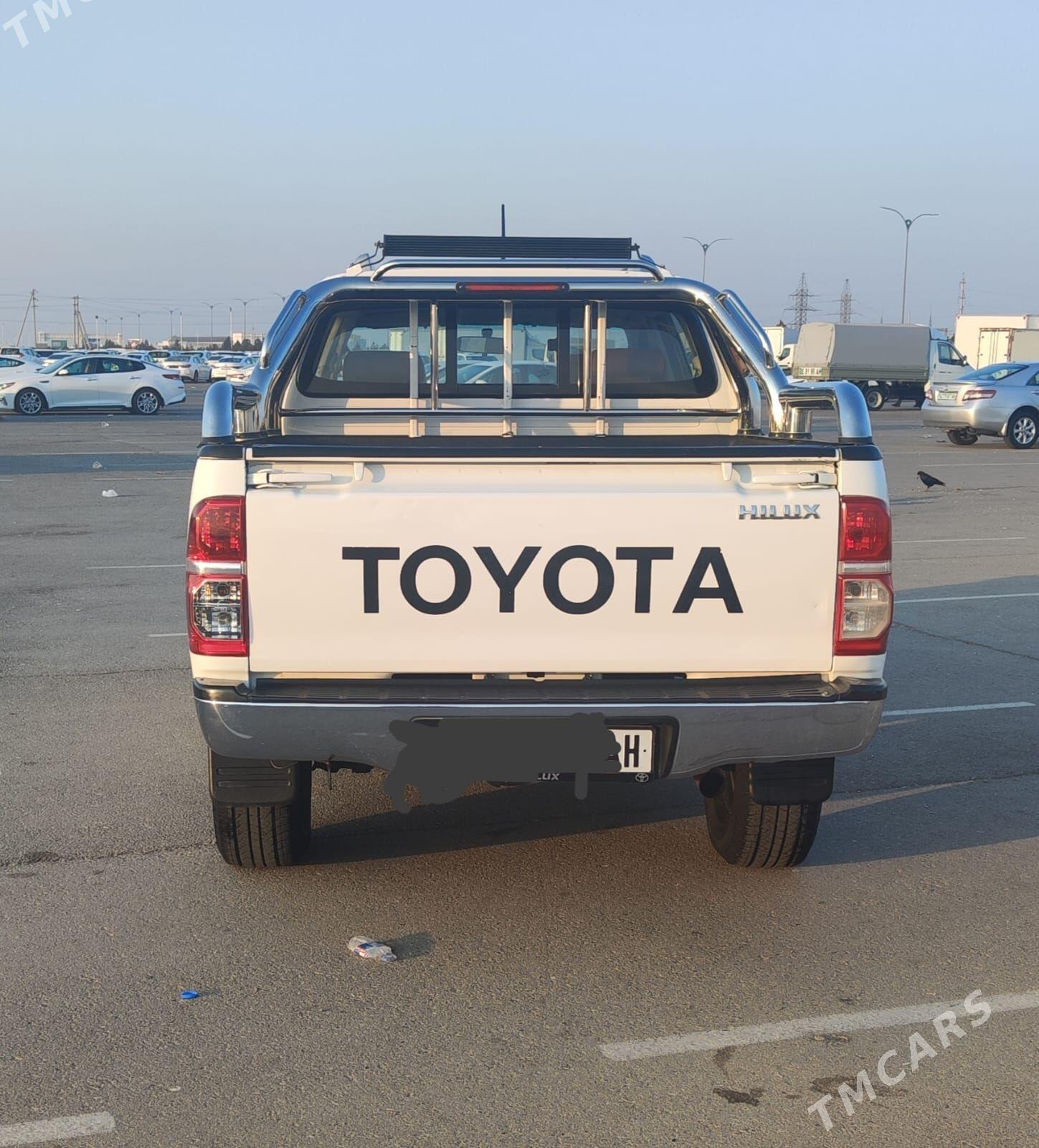 Toyota Hilux 2013 - 375 000 TMT - Aşgabat - img 3