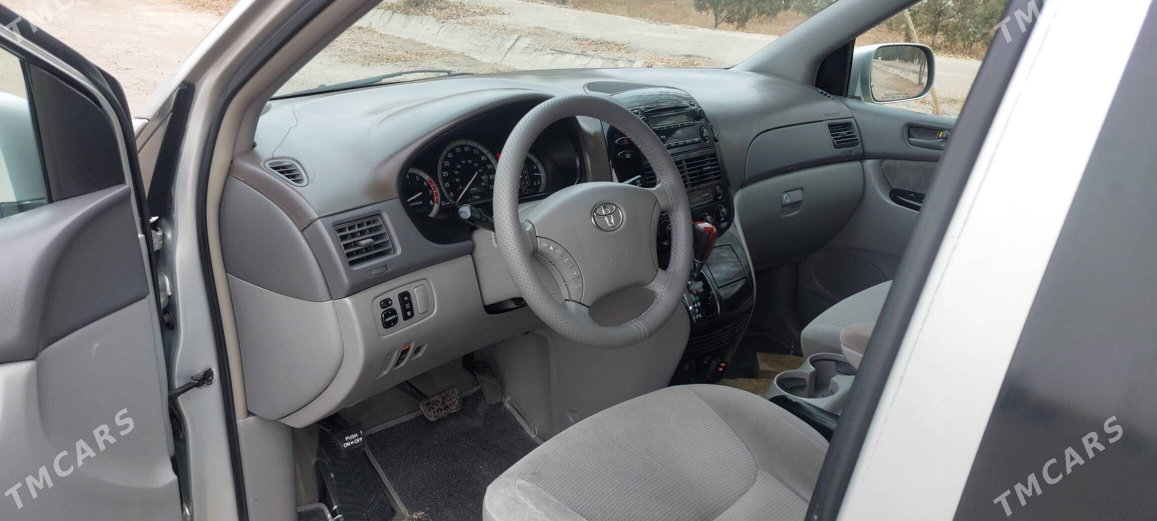 Toyota Sienna 2003 - 260 000 TMT - Дашогуз - img 5