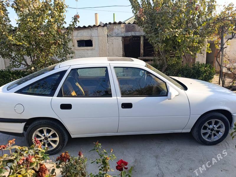 Opel Vectra 1992 - 28 000 TMT - Bagyr - img 3