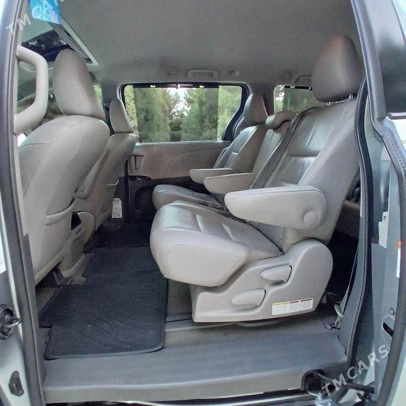 Toyota Sienna 2016 - 375 000 TMT - Гёкдепе - img 6