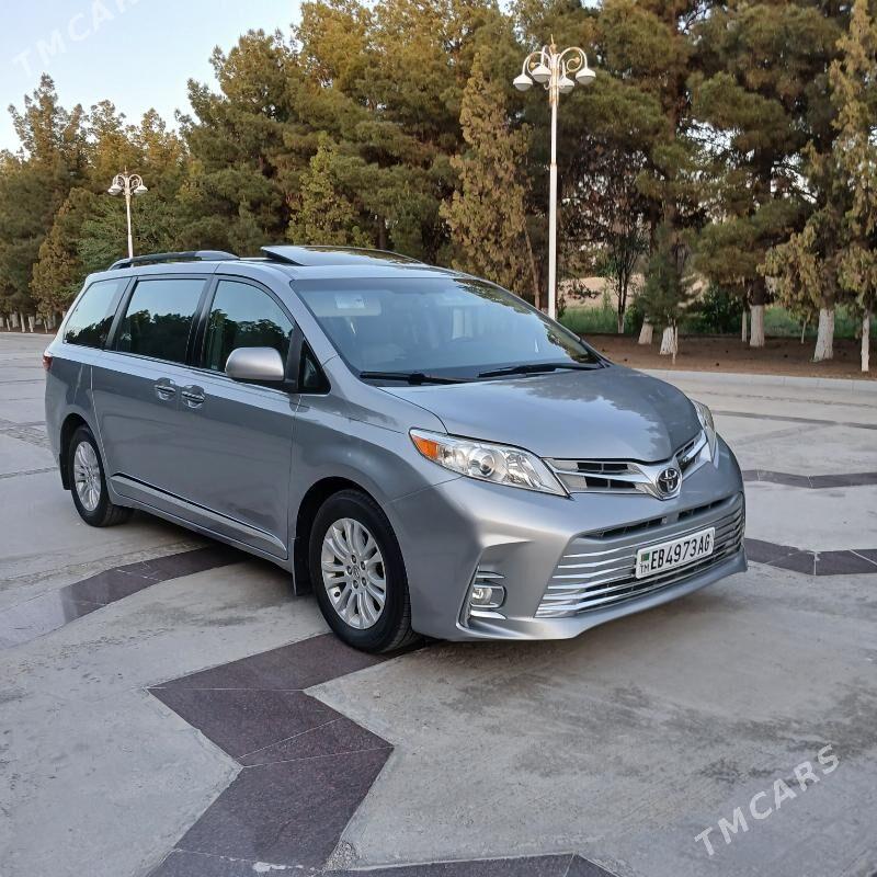 Toyota Sienna 2016 - 375 000 TMT - Гёкдепе - img 9