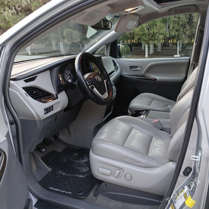 Toyota Sienna 2016 - 375 000 TMT - Гёкдепе - img 8