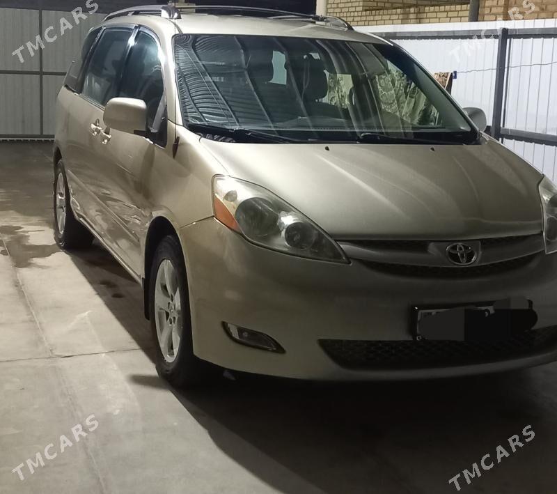 Toyota Sienna 2007 - 260 000 TMT - Мары - img 4