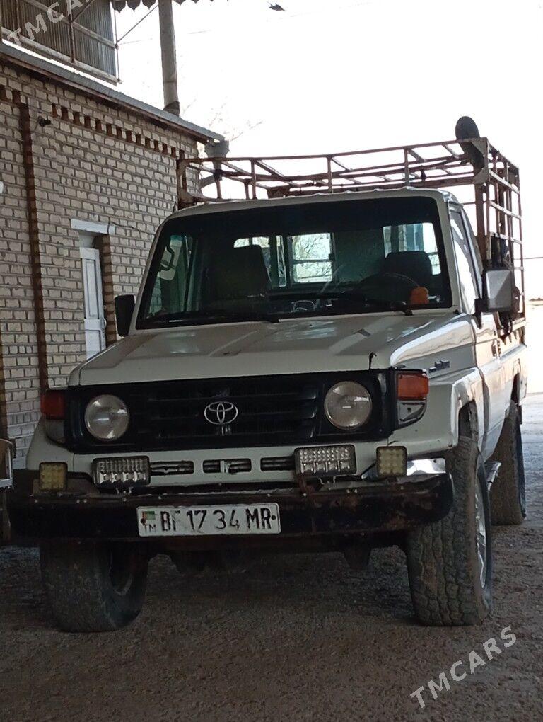 Toyota Hilux 2000 - 130 000 TMT - Сакарчага - img 6