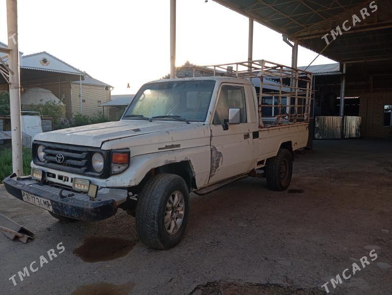 Toyota Hilux 2000 - 130 000 TMT - Сакарчага - img 4
