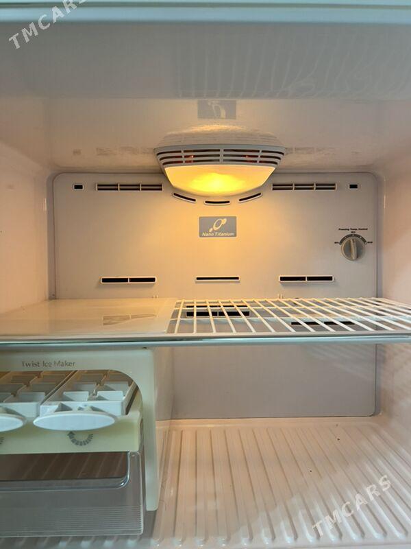 холодильник  Hitachi - 10 мкр - img 1