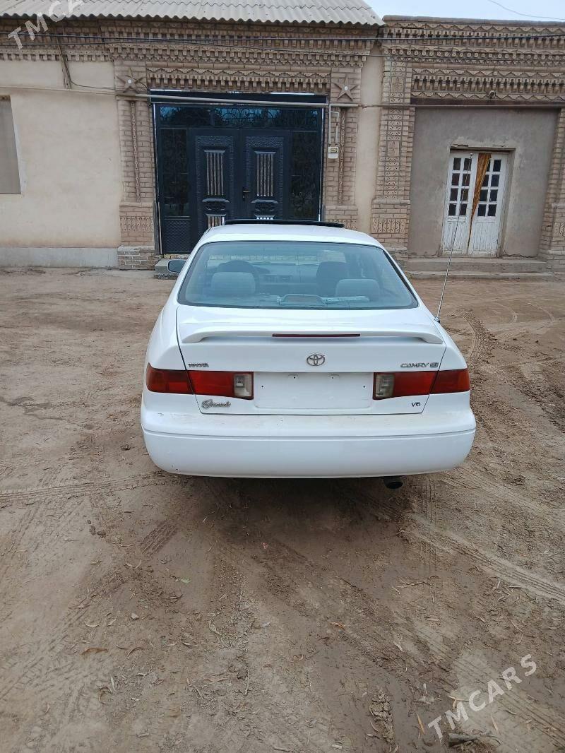 Toyota Camry 2001 - 155 000 TMT - Акдепе - img 1