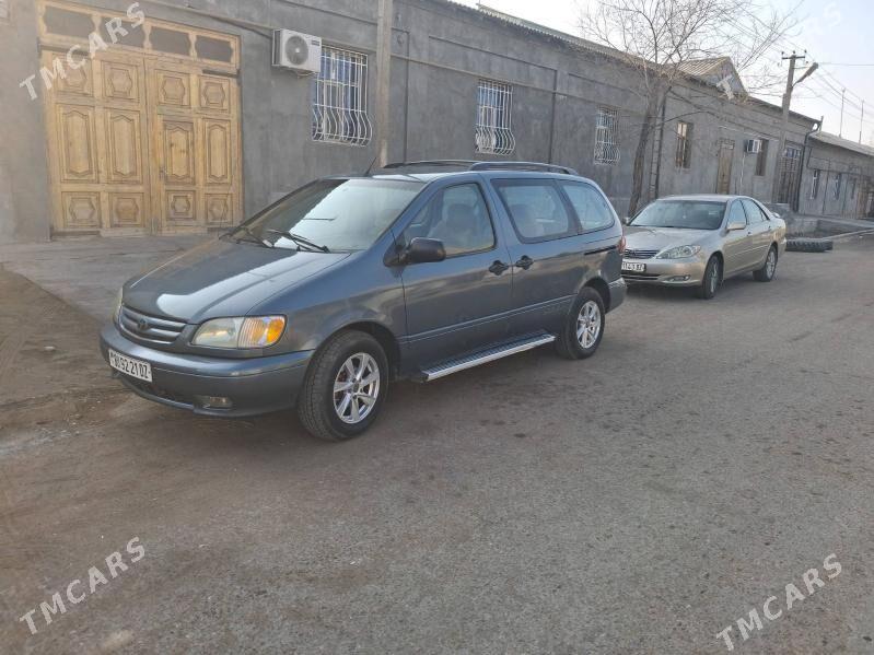 Toyota Sienna 2002 - 160 000 TMT - Дашогуз - img 4