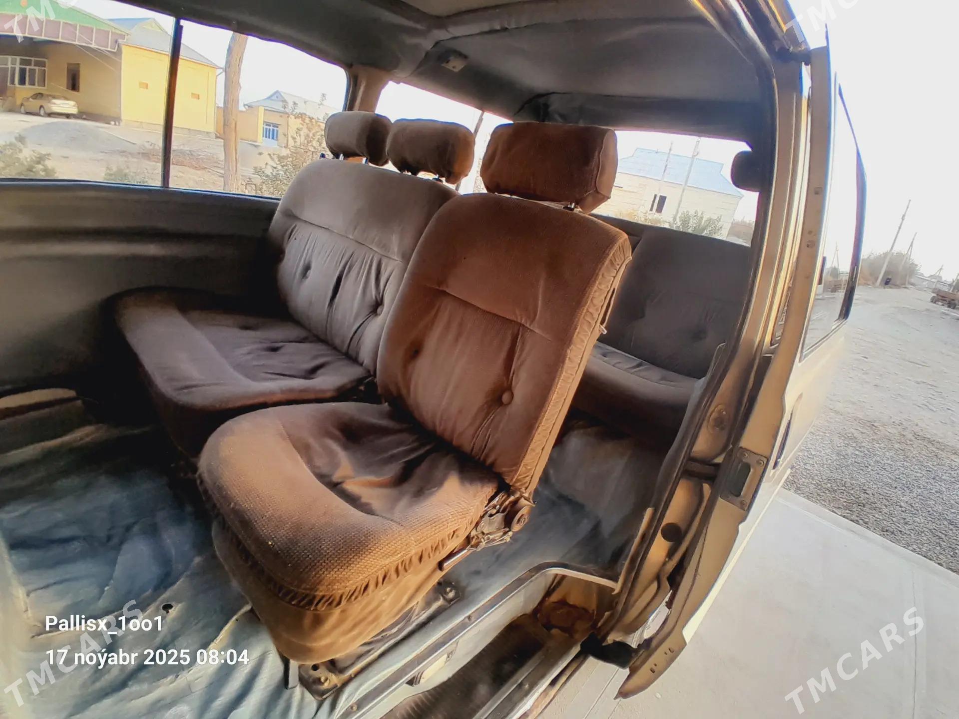 Toyota Hiace 1988 - 50 000 TMT - Сакарчага - img 1