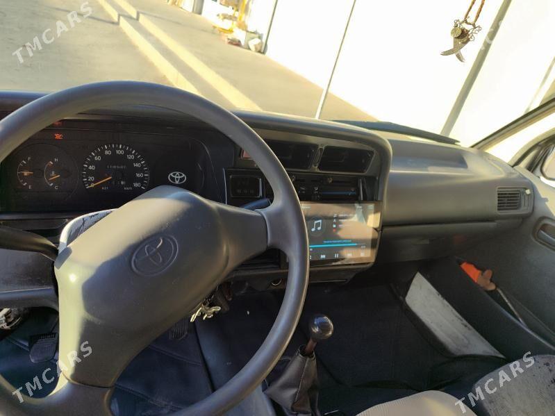 Toyota Hiace 2004 - 120 000 TMT - Tejen - img 4