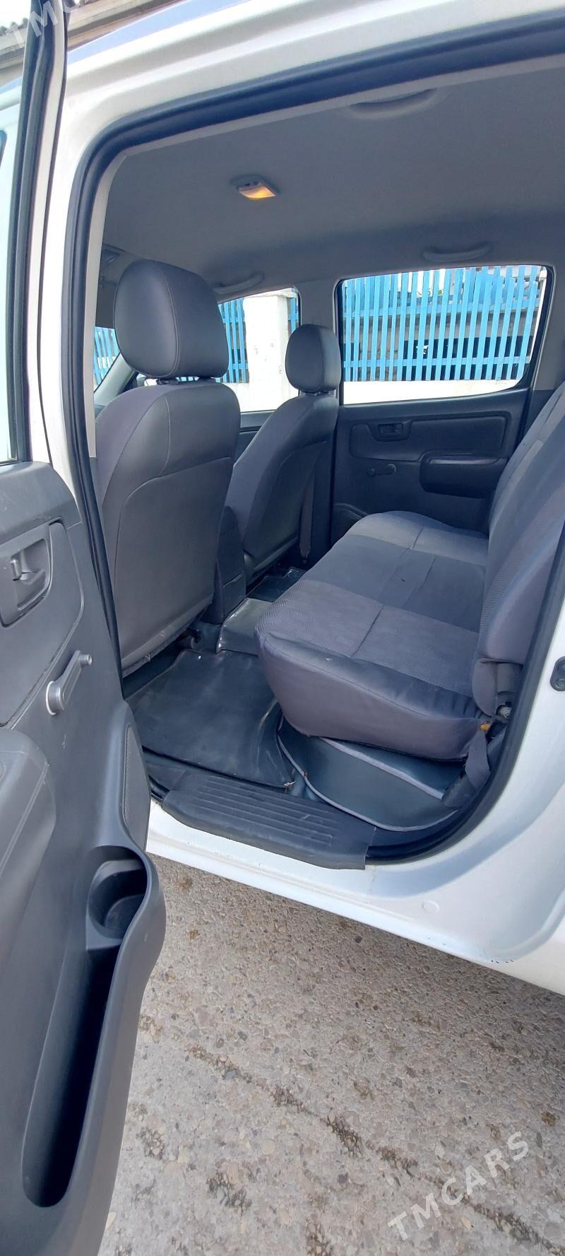 Toyota Hilux 2013 - 290 000 TMT - Эсенгулы - img 4