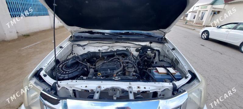 Toyota Hilux 2013 - 290 000 TMT - Эсенгулы - img 2
