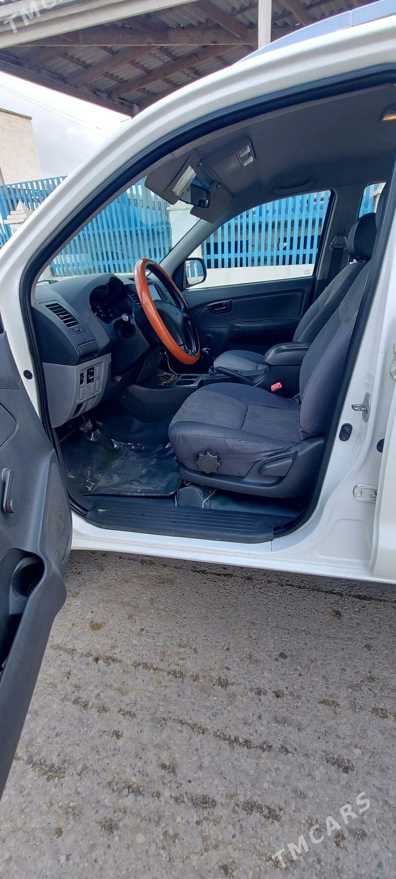 Toyota Hilux 2013 - 290 000 TMT - Эсенгулы - img 5