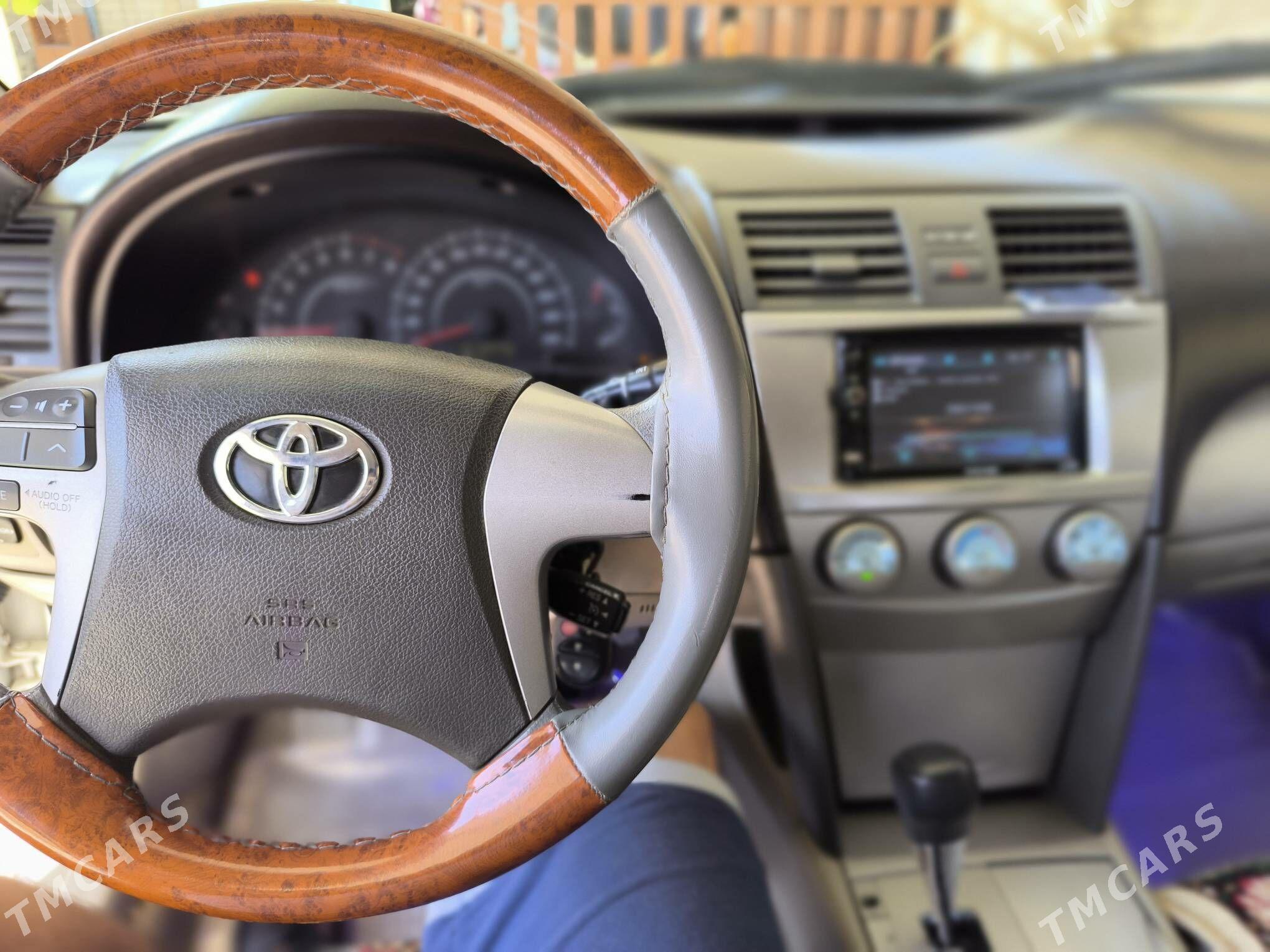 Toyota Camry 2010 - 135 000 TMT - Байрамали - img 8