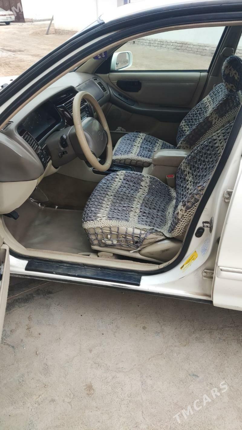 Toyota Avalon 1998 - 130 000 TMT - Гурбансолтан Едже - img 5