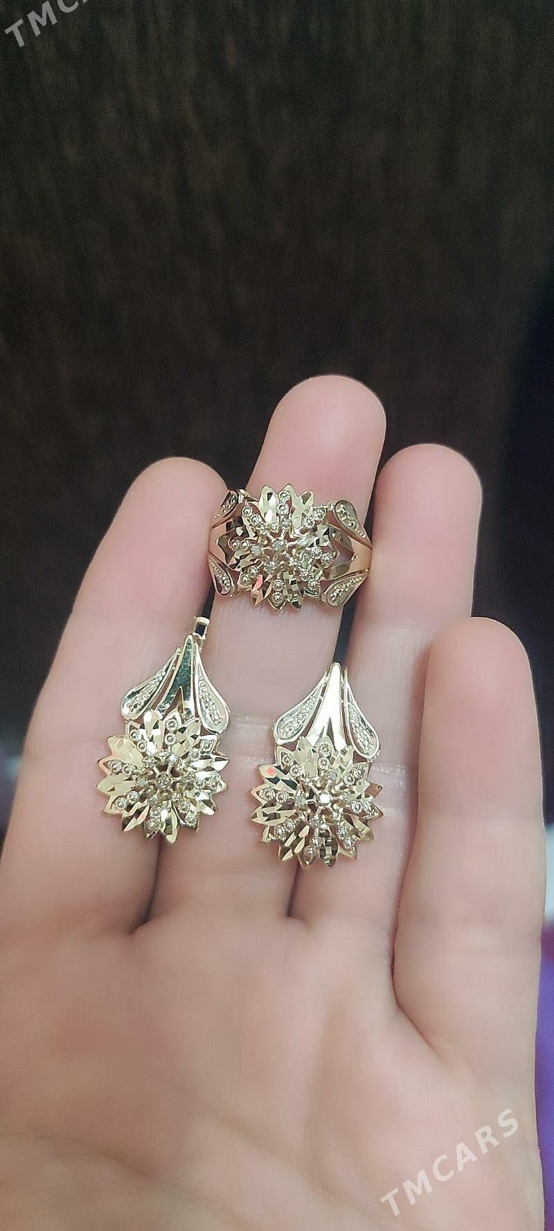 gyzyl kamplekt - Мир 2 - img 1