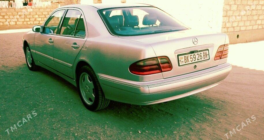 Mercedes-Benz E320 2001 - 89 000 TMT - Гумдаг - img 5