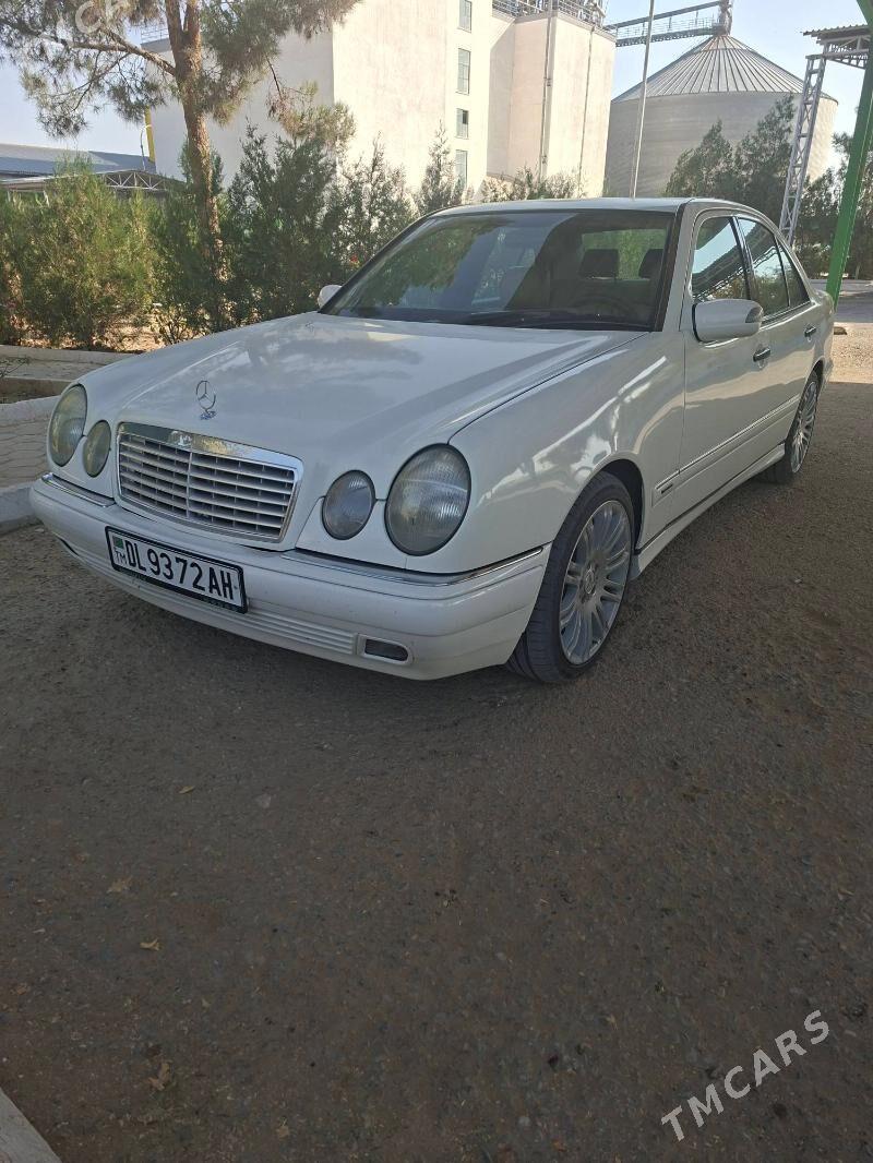 Mercedes-Benz E-Class 2001 - 110 000 TMT - Кака - img 3