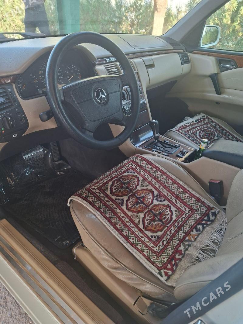 Mercedes-Benz E-Class 2001 - 110 000 TMT - Кака - img 9