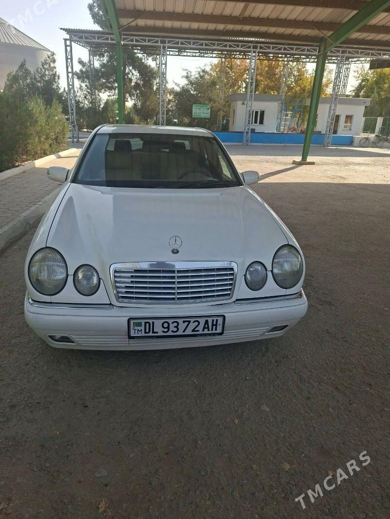Mercedes-Benz E-Class 2001 - 110 000 TMT - Кака - img 1
