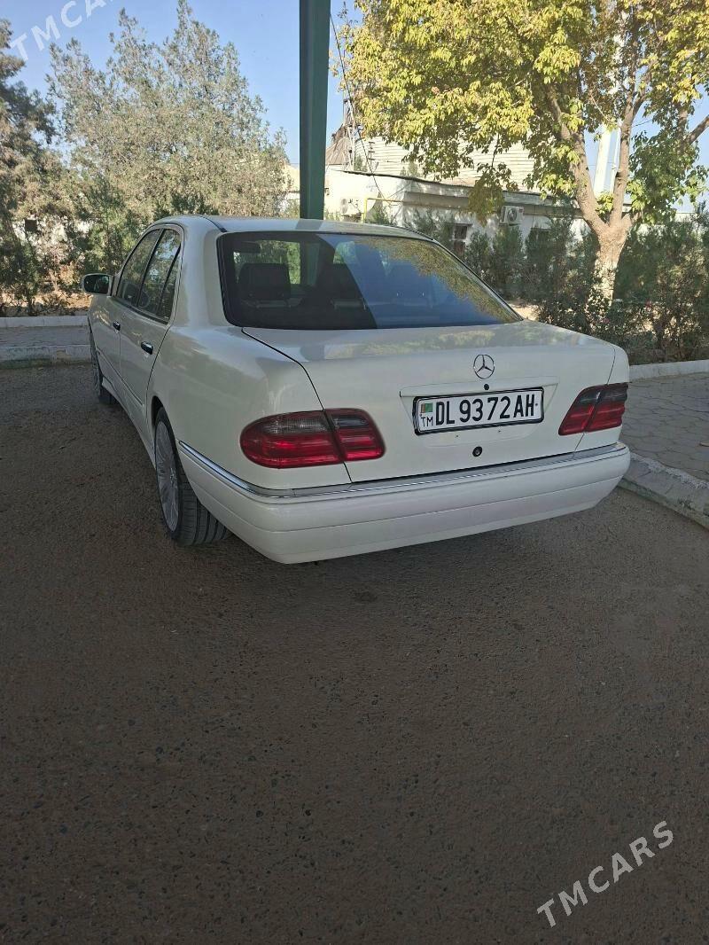 Mercedes-Benz E-Class 2001 - 110 000 TMT - Кака - img 2
