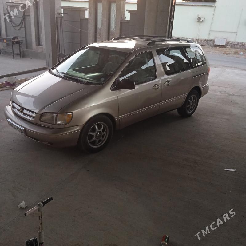 Toyota Sienna 2000 - 157 000 TMT - Балканабат - img 1