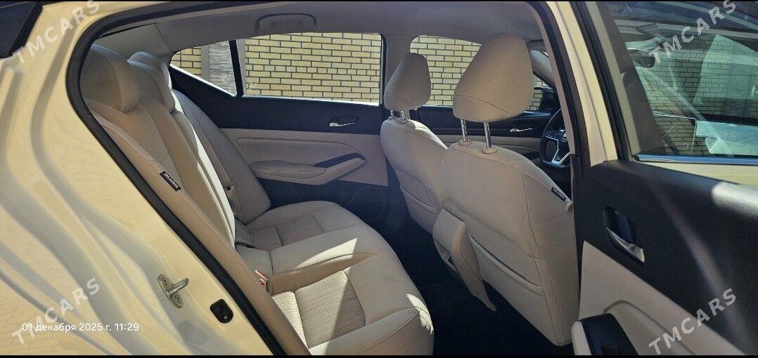 Nissan Altima 2020 - 200 000 TMT - Мары - img 8