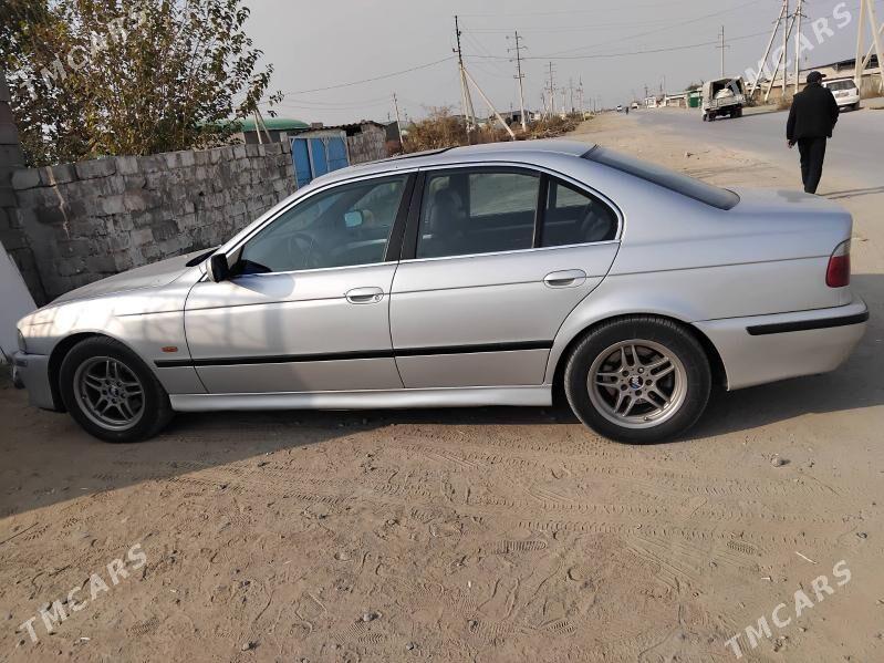 BMW E39 2002 - 120 000 TMT - Ak bugdaý etraby - img 4