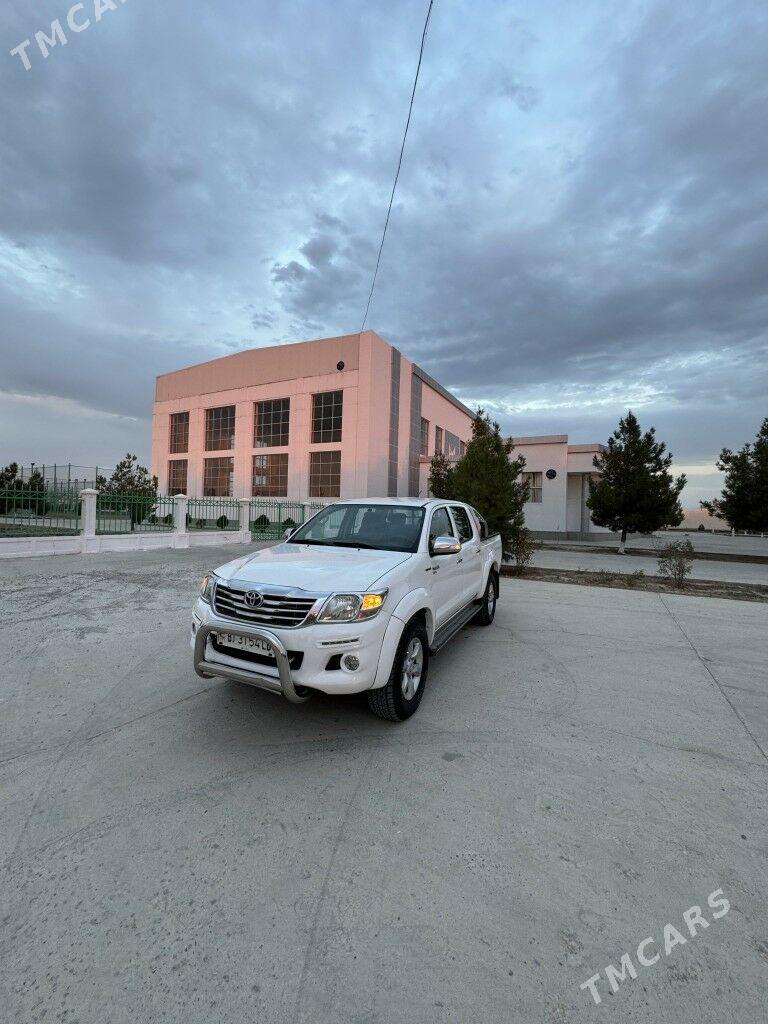 Toyota Hilux 2014 - 290 000 TMT - Саят - img 2