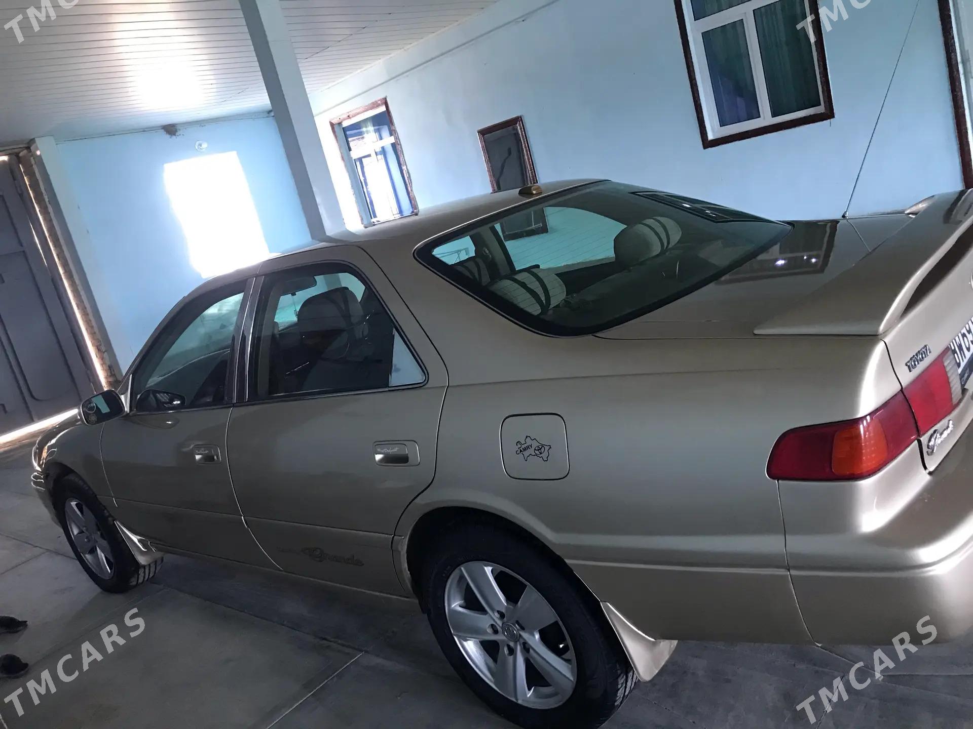 Toyota Camry 2000 - 150 000 TMT - Фарап - img 2