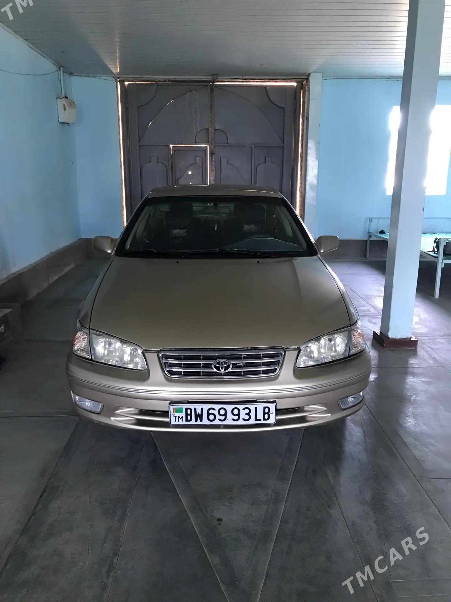 Toyota Camry 2000 - 150 000 TMT - Фарап - img 1