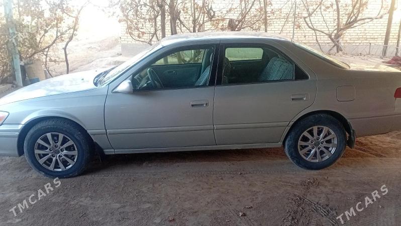 Toyota Camry 2000 - 180 000 TMT - Saýat - img 2