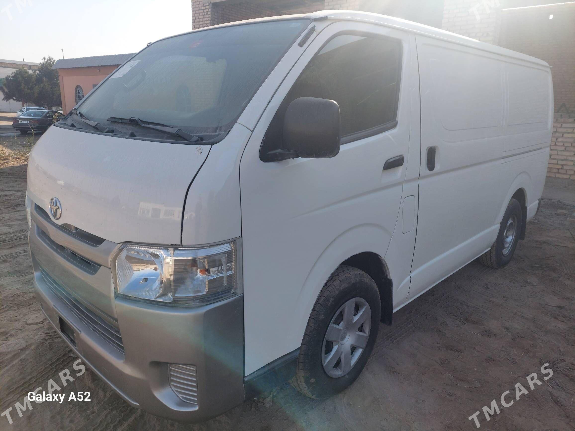 Toyota Hiace 2021 - 440 000 TMT - Dänew - img 3