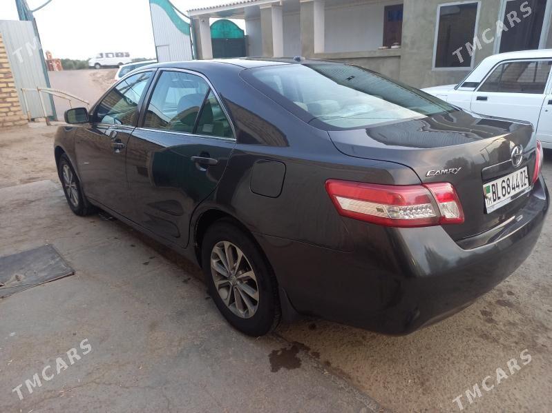 Toyota Camry 2011 - 190 000 TMT - Дашогуз - img 3