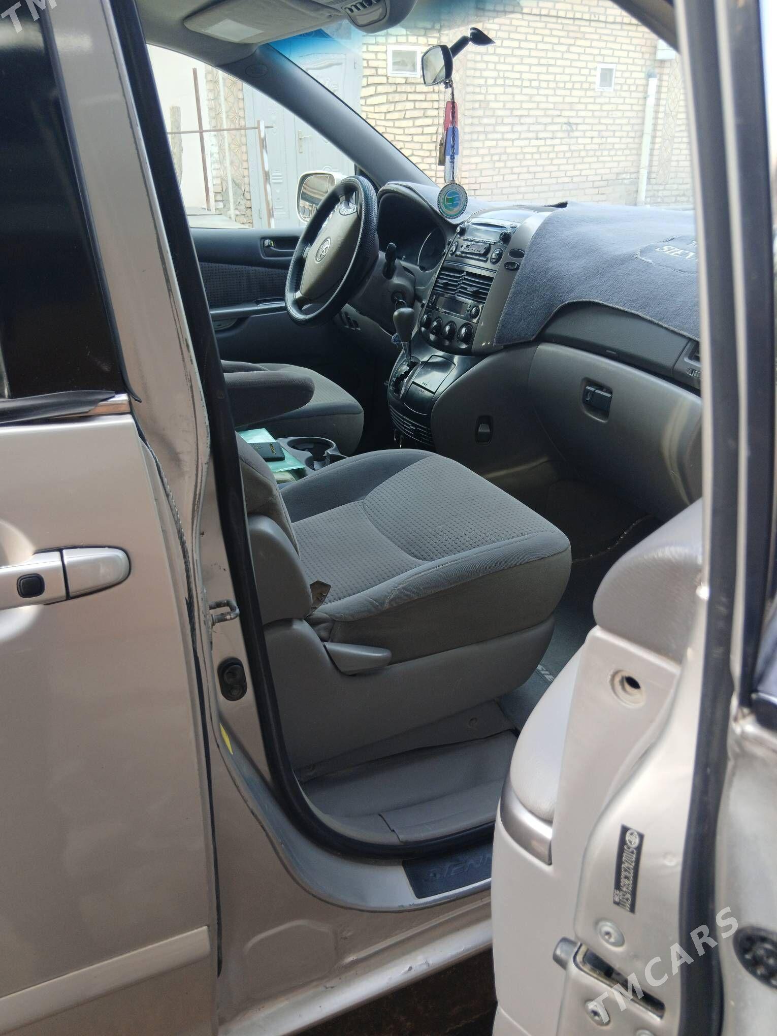 Toyota Sienna 2005 - 240 000 TMT - Дашогуз - img 6