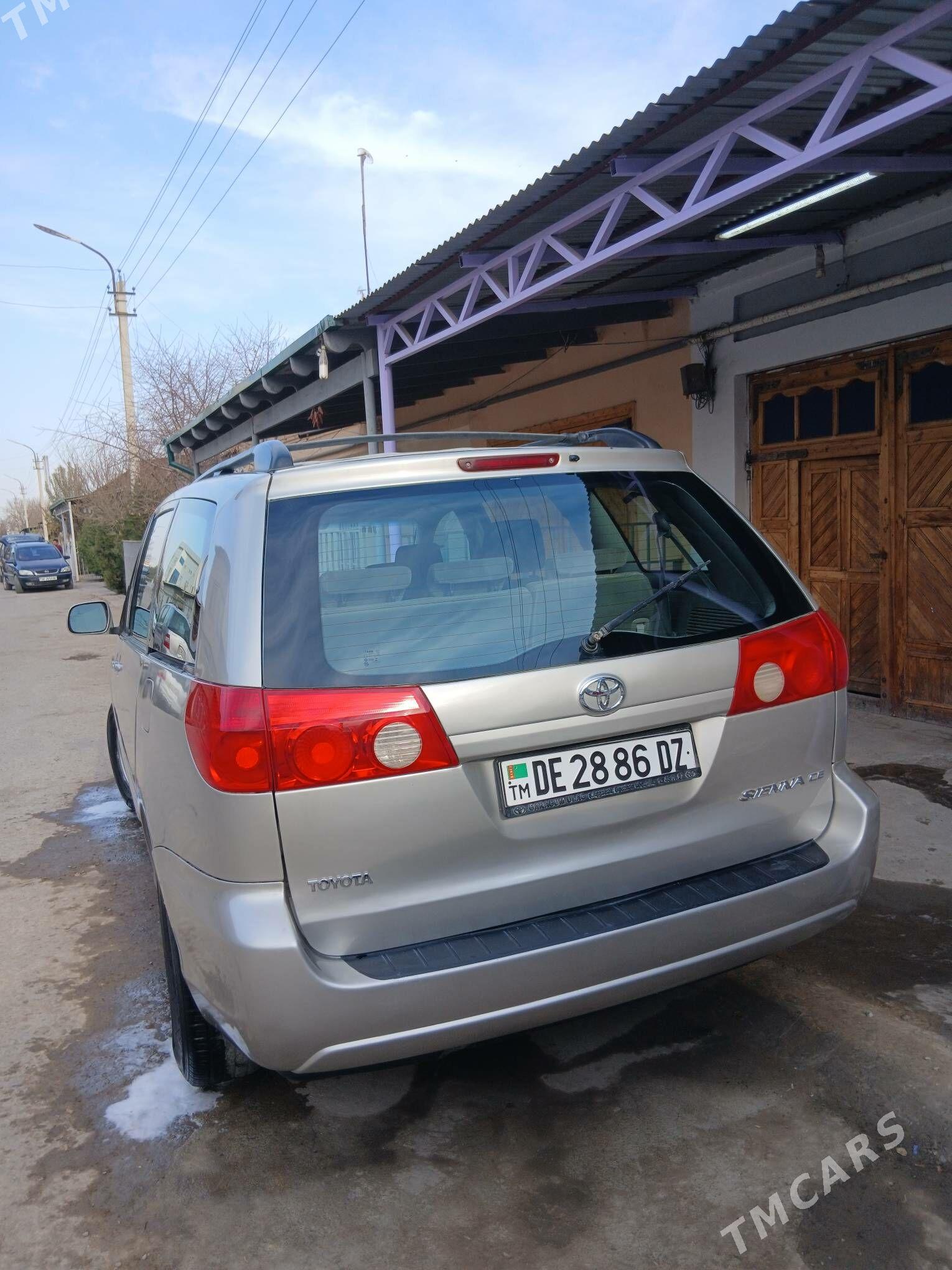 Toyota Sienna 2005 - 240 000 TMT - Дашогуз - img 2