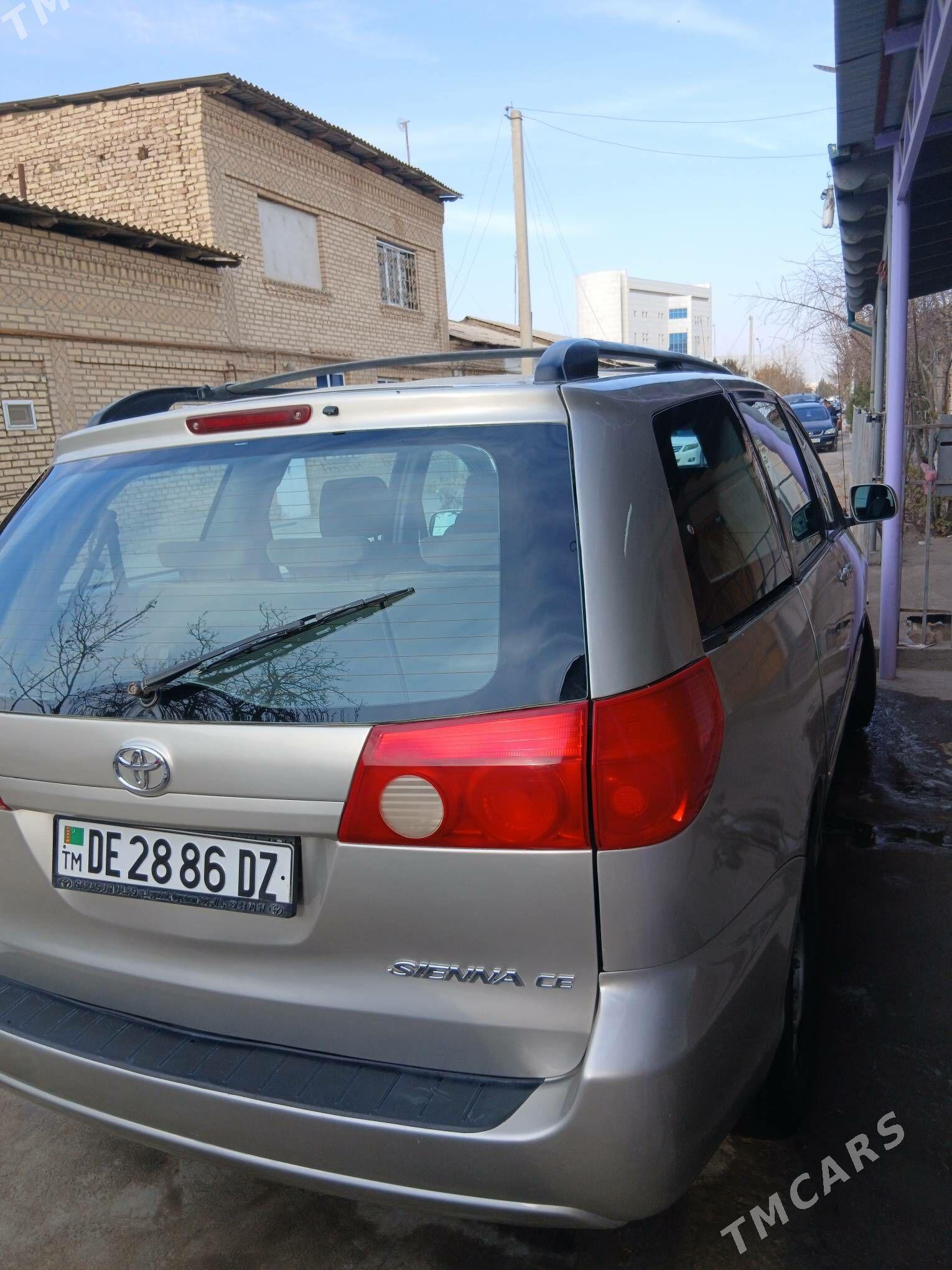 Toyota Sienna 2005 - 240 000 TMT - Дашогуз - img 3