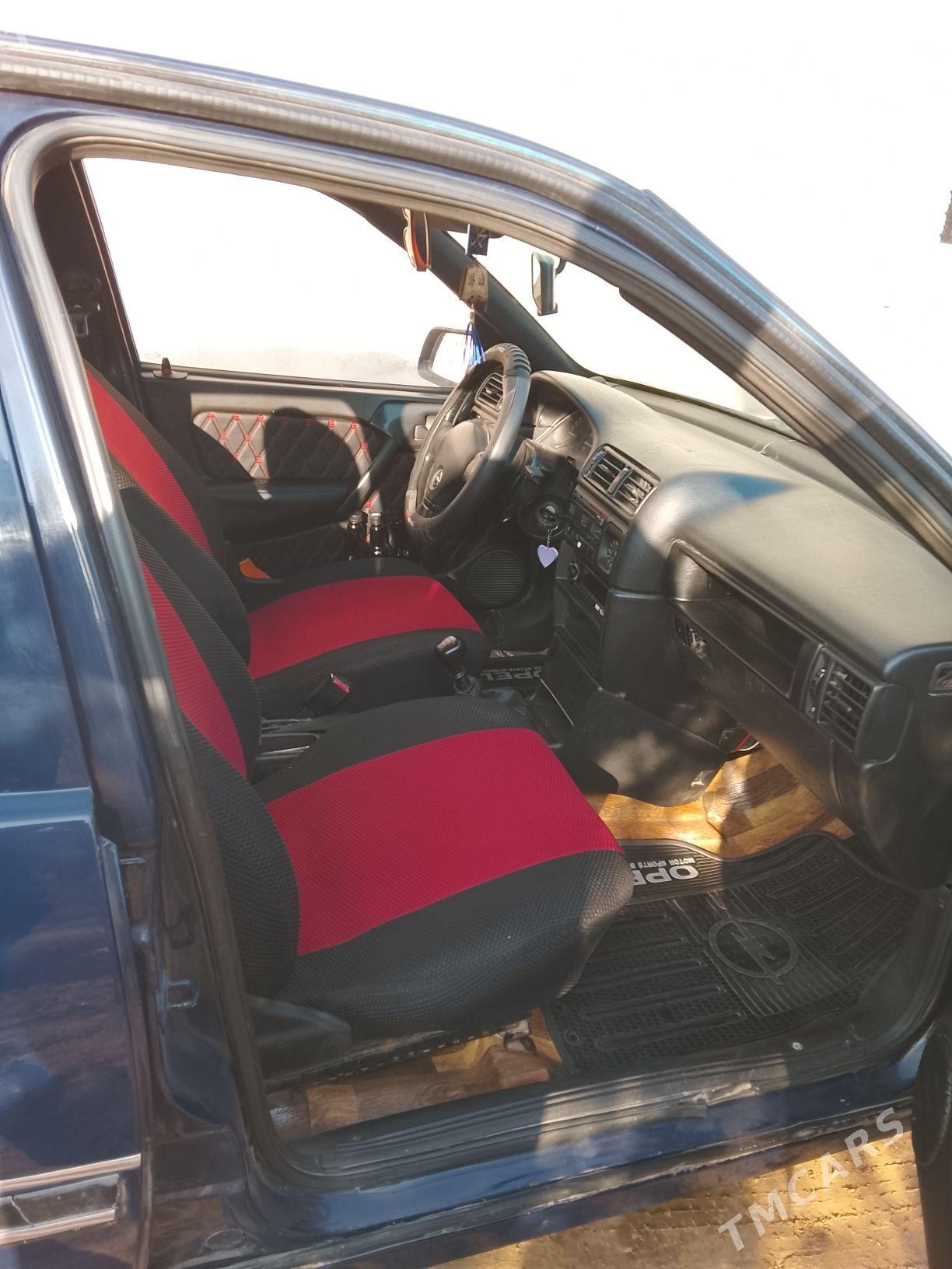 Opel Vectra 1991 - 45 000 TMT - Гурбансолтан Едже - img 4