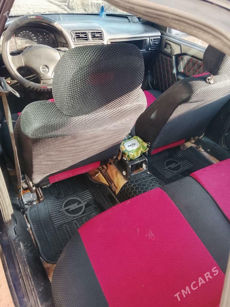 Opel Vectra 1991 - 45 000 TMT - Гурбансолтан Едже - img 2