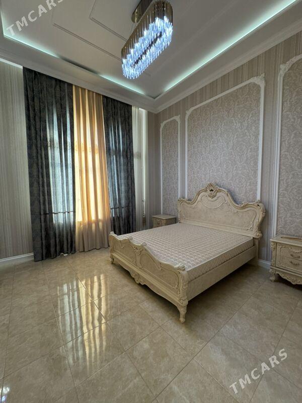 Maskowskiy5 komnat - Moskowskiý köç. (10 ýyl abadançylyk şaýoly) - img 1